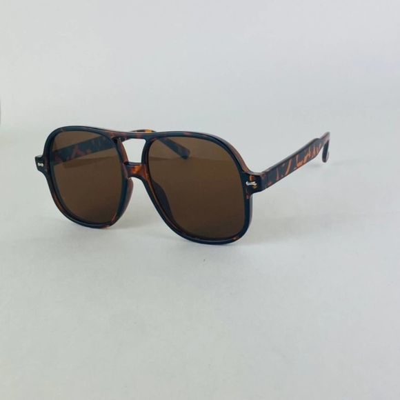 Brown lens cheetah tortoise frame sunglasses - Picture 2 of 4